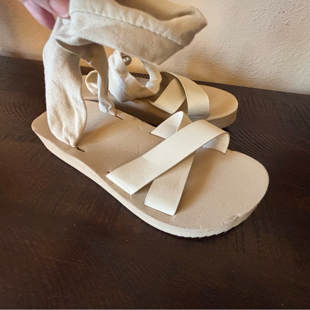 Sanuk Yoga Sling 2 Crisscross Sandals Cream Tan‎ Size 8 Comfort Sandals